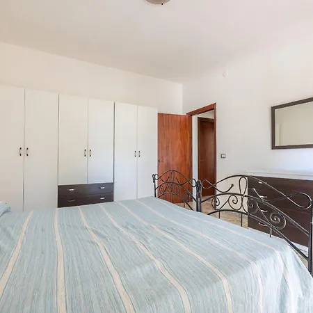 Apartment Dante With Ac In